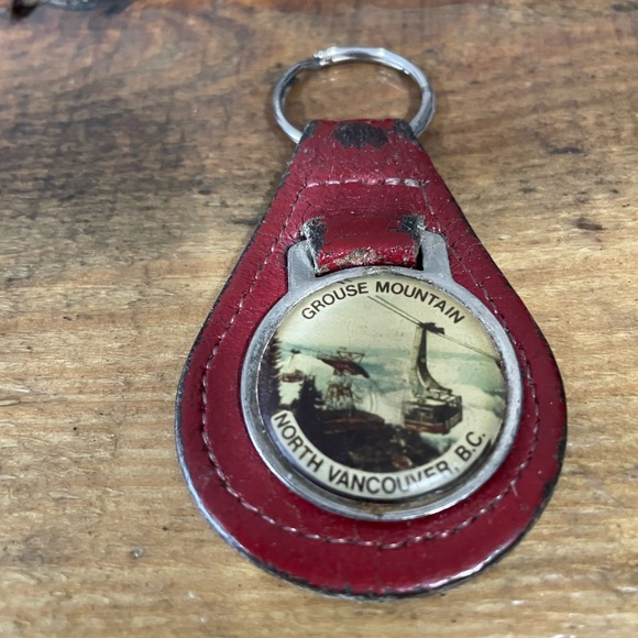Vintage Grouse mountain keychain - Picture 3 of 6